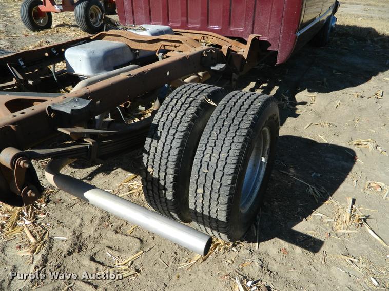 image for item J5039 1997 Chevrolet 3500 Crew Cab pickup truck