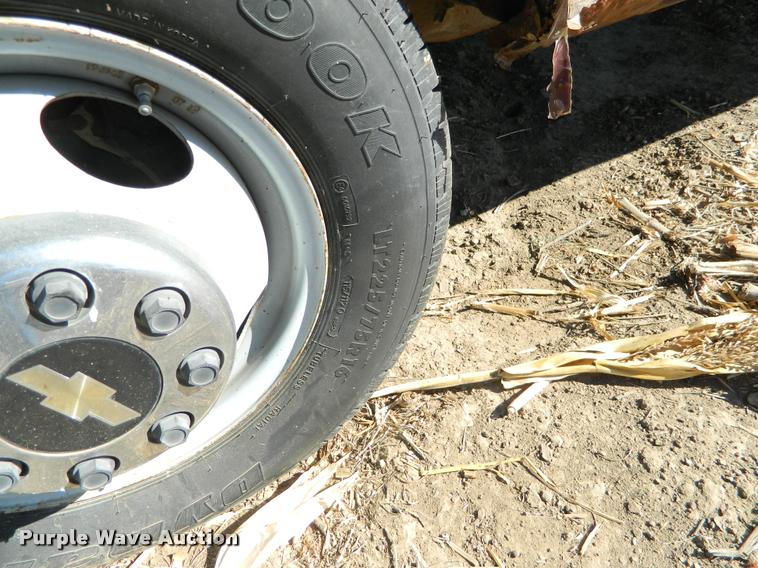 image for item J5039 1997 Chevrolet 3500 Crew Cab pickup truck