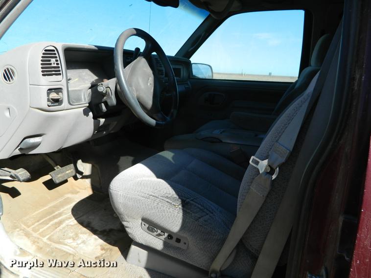 image for item J5039 1997 Chevrolet 3500 Crew Cab pickup truck