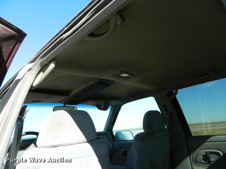 image for item J5039 1997 Chevrolet 3500 Crew Cab pickup truck