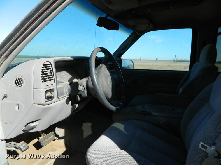 image for item J5039 1997 Chevrolet 3500 Crew Cab pickup truck