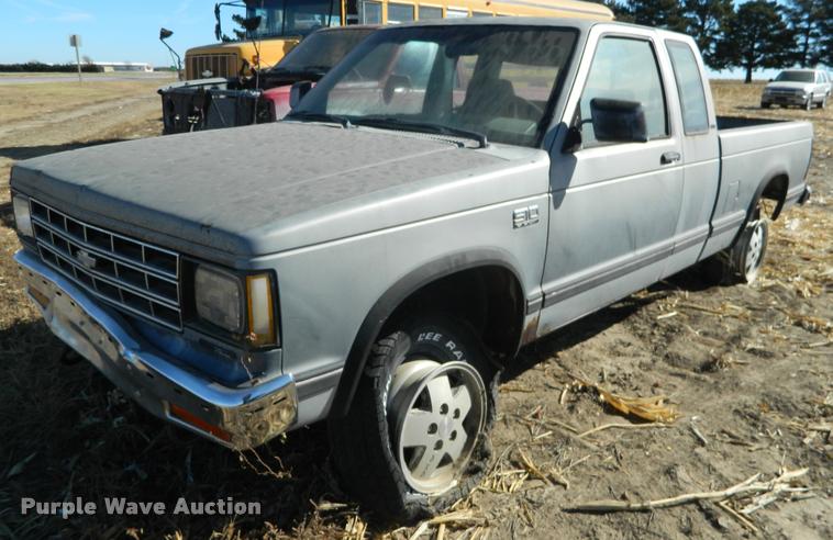 image for item J5041 1987 Chevrolet S10 pickup truck