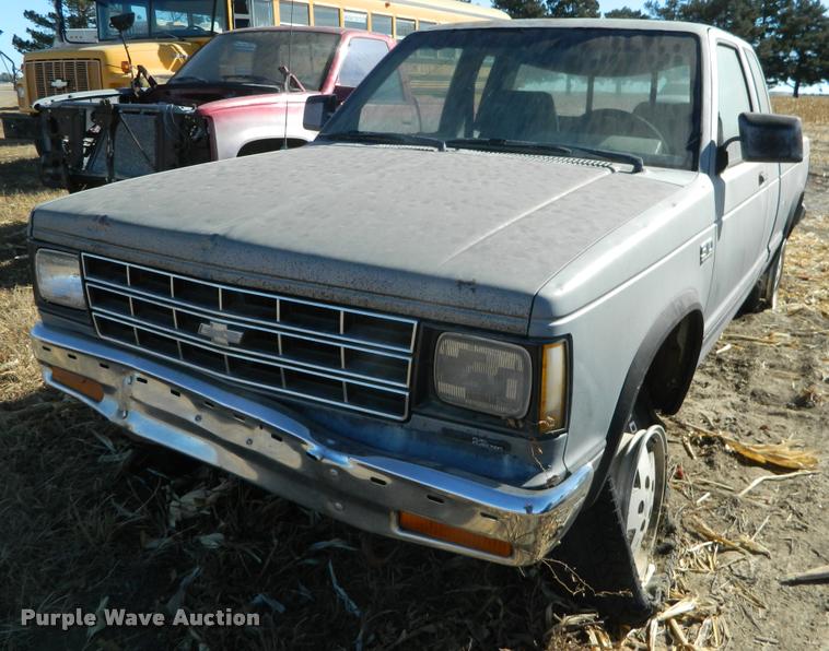 image for item J5041 1987 Chevrolet S10 pickup truck