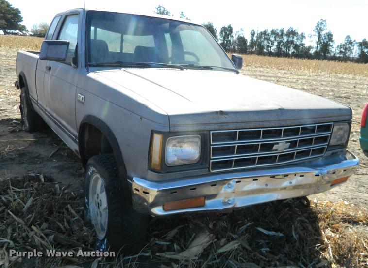 image for item J5041 1987 Chevrolet S10 pickup truck