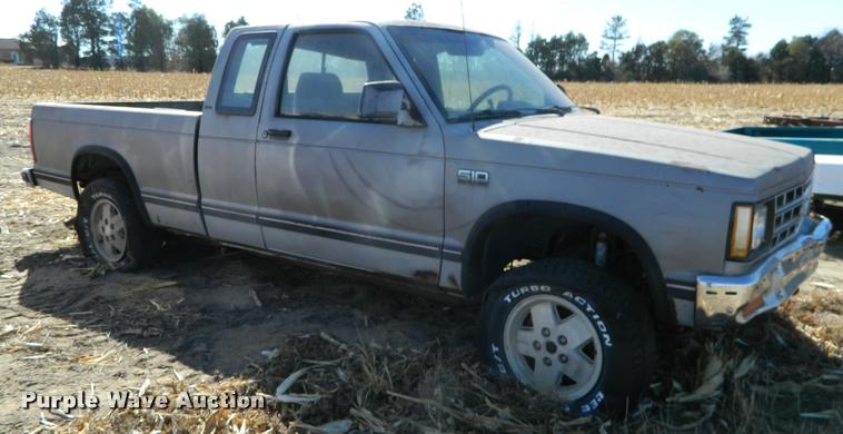 image for item J5041 1987 Chevrolet S10 pickup truck