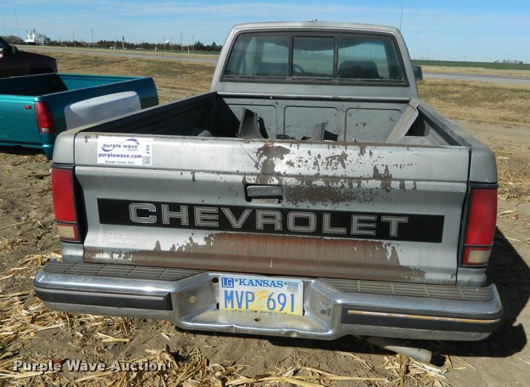 image for item J5041 1987 Chevrolet S10 pickup truck