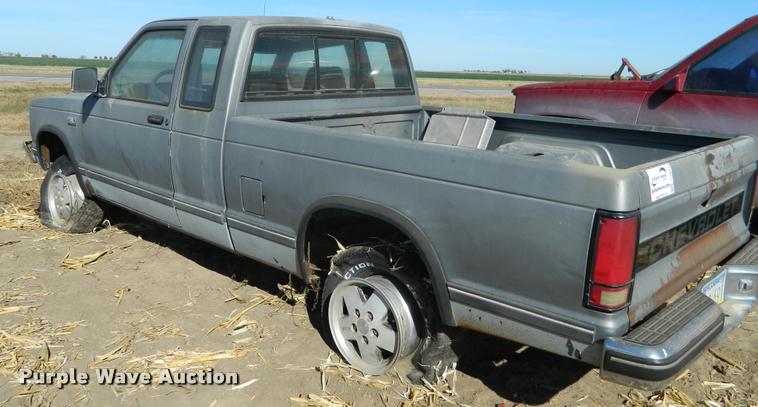 image for item J5041 1987 Chevrolet S10 pickup truck