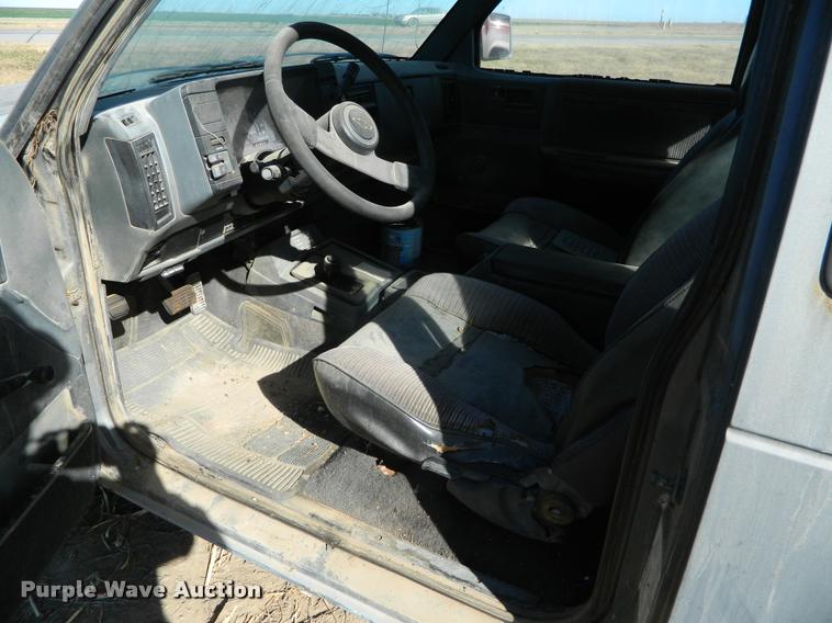 image for item J5041 1987 Chevrolet S10 pickup truck