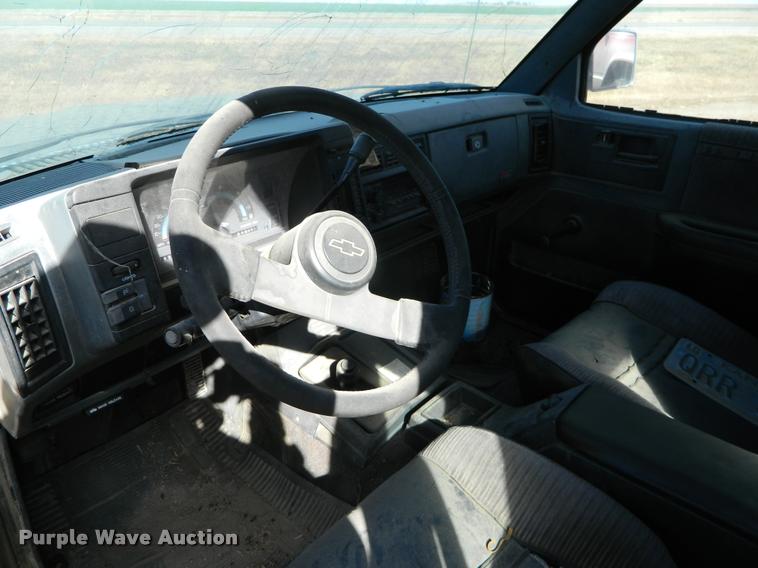 image for item J5041 1987 Chevrolet S10 pickup truck