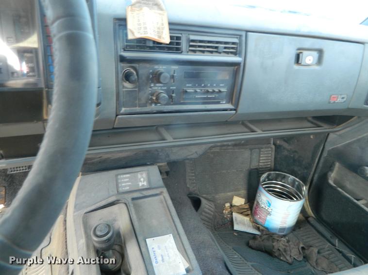 image for item J5041 1987 Chevrolet S10 pickup truck