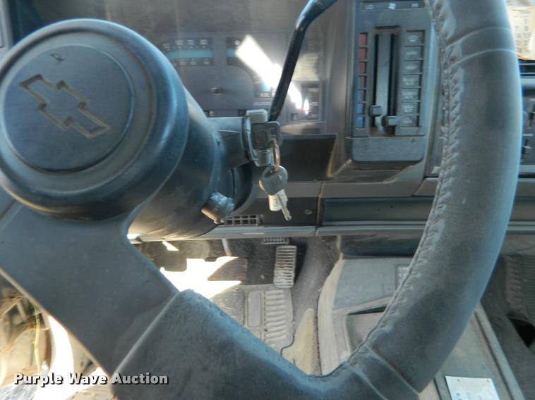 image for item J5041 1987 Chevrolet S10 pickup truck