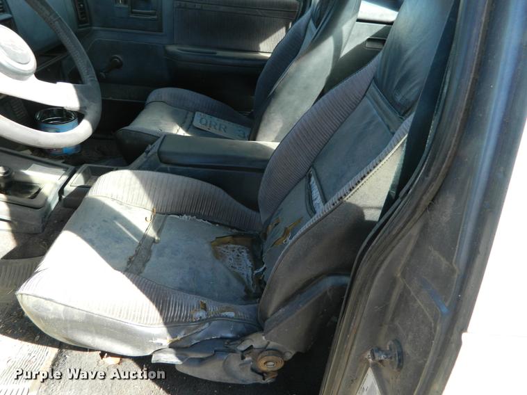 image for item J5041 1987 Chevrolet S10 pickup truck