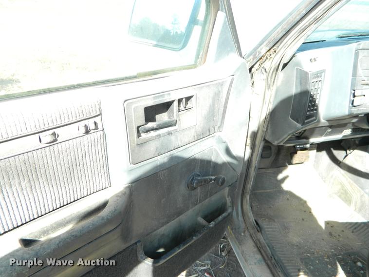 image for item J5041 1987 Chevrolet S10 pickup truck