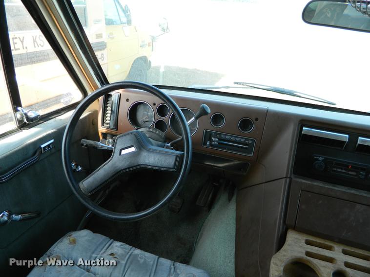 image for item J5045 1989 Chevrolet G30 Leisure-Cruiser Travelcraft RV