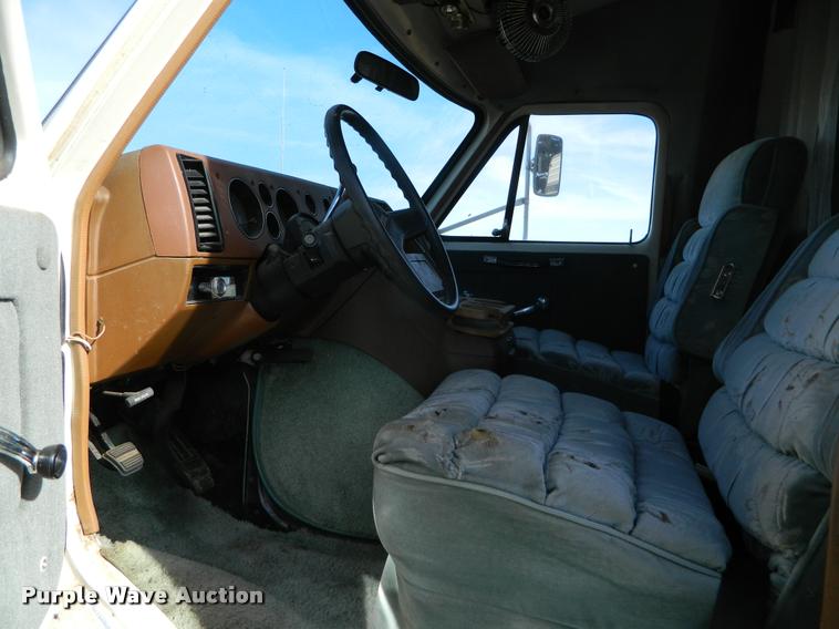 image for item J5045 1989 Chevrolet G30 Leisure-Cruiser Travelcraft RV