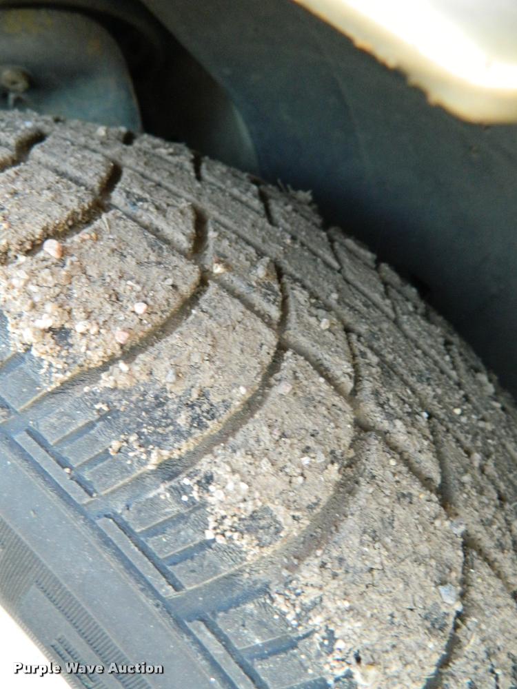 image for item J5052 2000 Ford Taurus SE