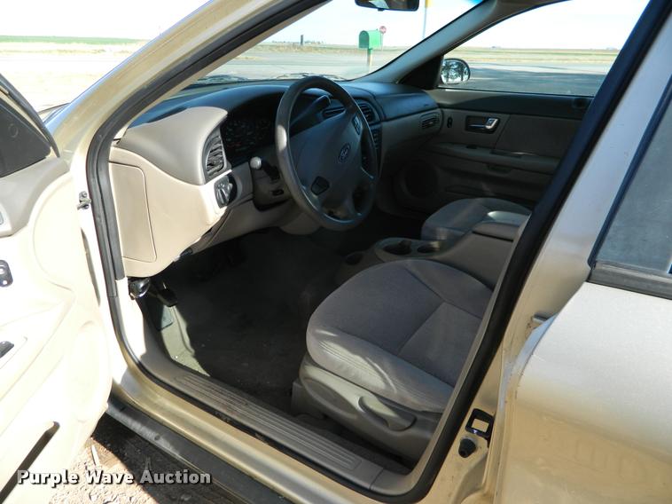 image for item J5052 2000 Ford Taurus SE