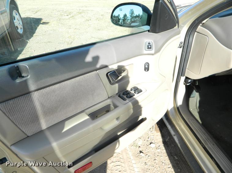 image for item J5052 2000 Ford Taurus SE