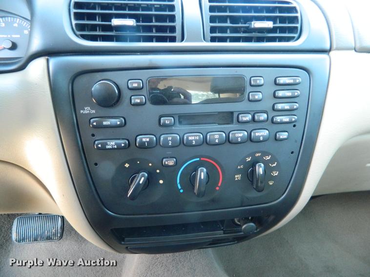 image for item J5052 2000 Ford Taurus SE