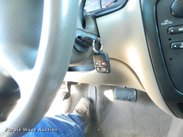 image for item J5052 2000 Ford Taurus SE