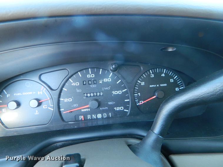 image for item J5052 2000 Ford Taurus SE