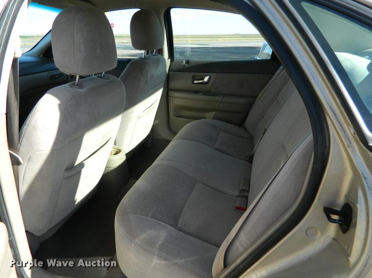 image for item J5052 2000 Ford Taurus SE