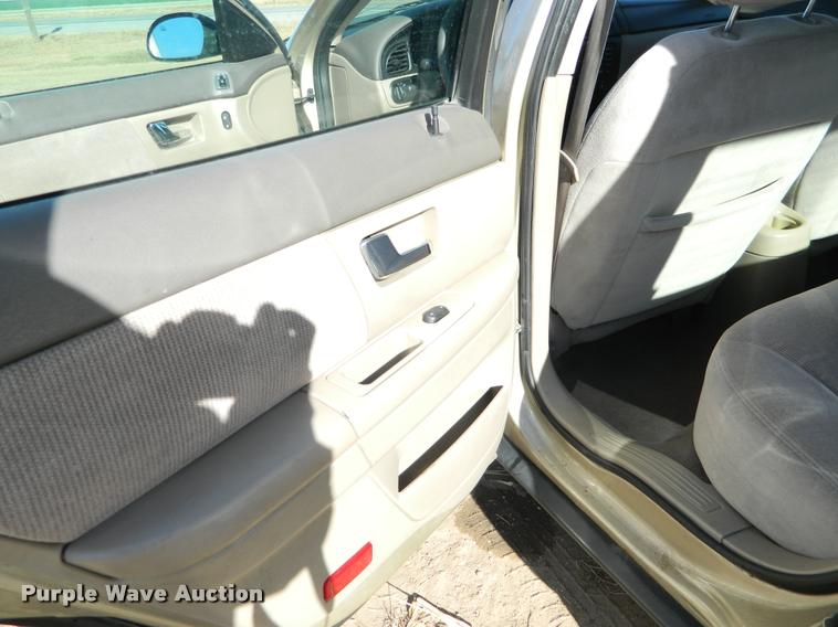 image for item J5052 2000 Ford Taurus SE