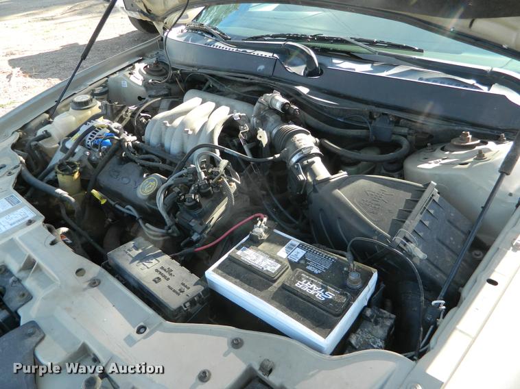 image for item J5052 2000 Ford Taurus SE