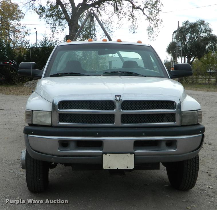 image for item J5055 2002 Dodge Ram 3500 flatbed pickup truck