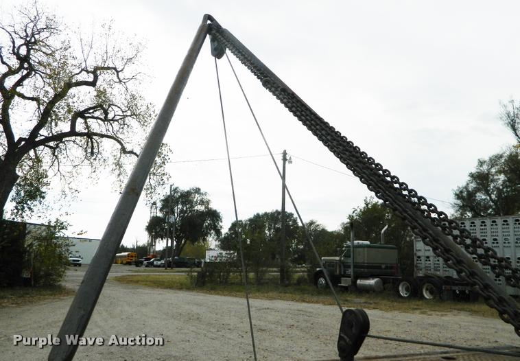 image for item J5055 2002 Dodge Ram 3500 flatbed pickup truck