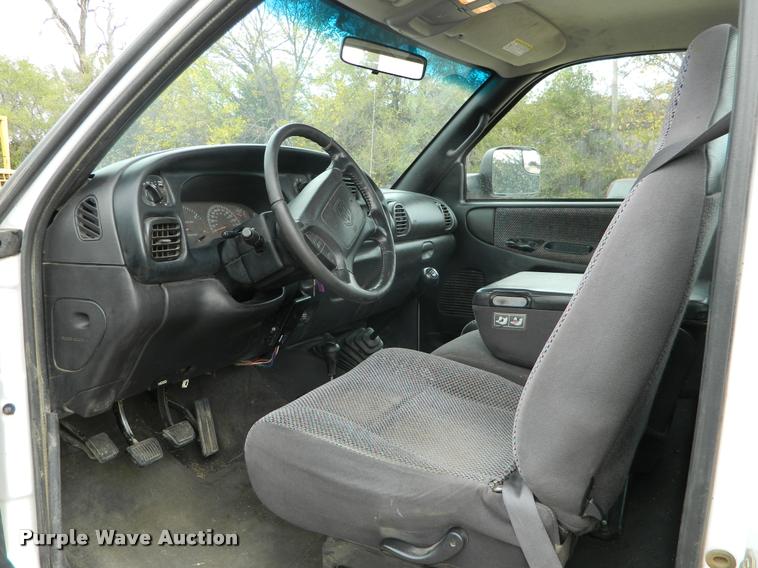 image for item J5055 2002 Dodge Ram 3500 flatbed pickup truck