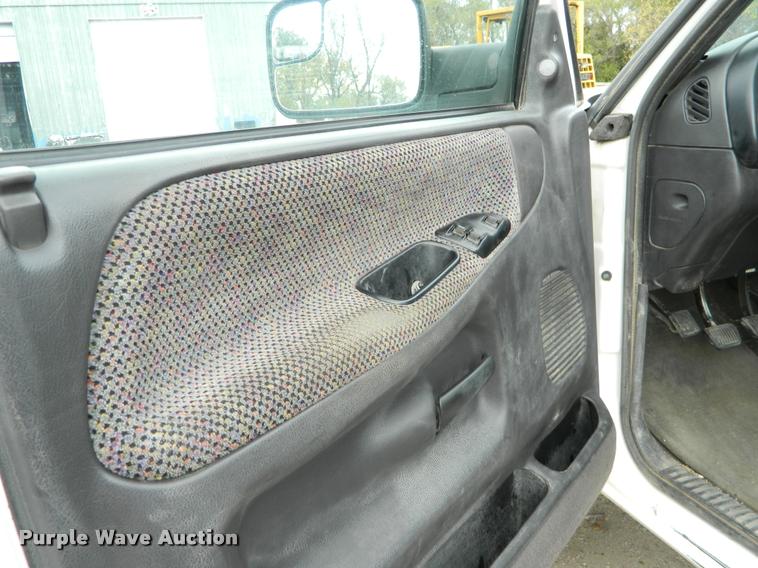 image for item J5055 2002 Dodge Ram 3500 flatbed pickup truck