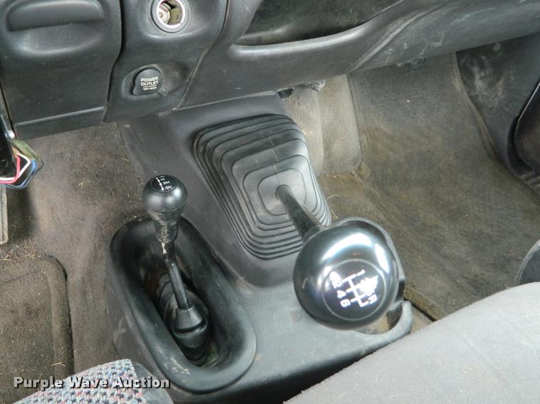 image for item J5055 2002 Dodge Ram 3500 flatbed pickup truck