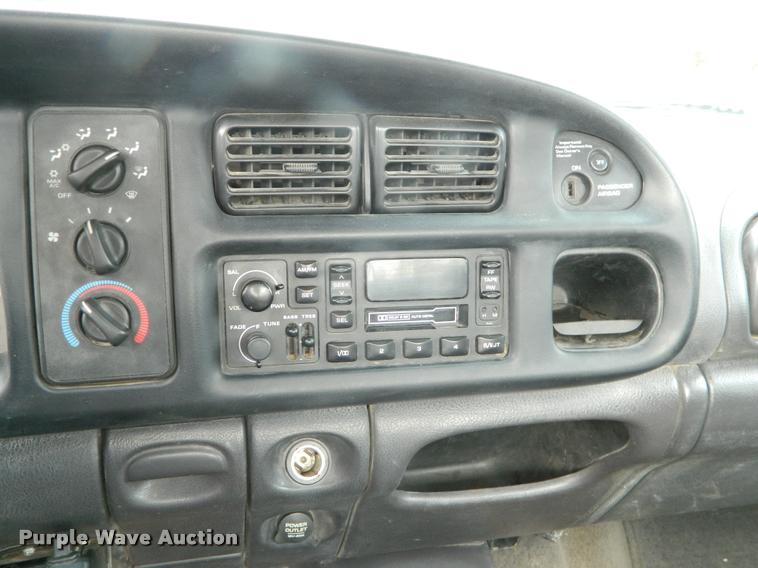 image for item J5055 2002 Dodge Ram 3500 flatbed pickup truck