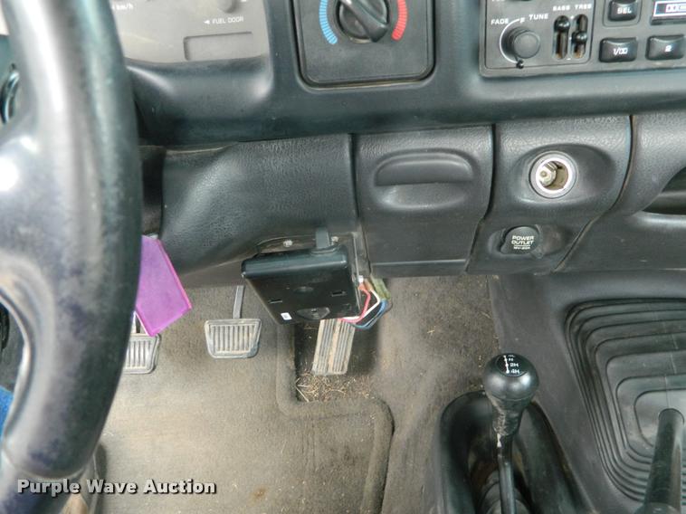 image for item J5055 2002 Dodge Ram 3500 flatbed pickup truck