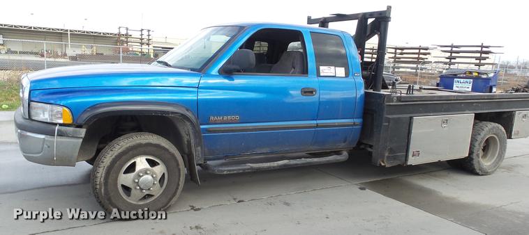 image for item J5725 2001 Dodge Ram 2500 Laramie SLT Quad Cab flatbed pickup truck