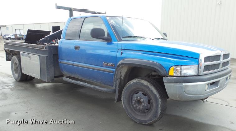 image for item J5725 2001 Dodge Ram 2500 Laramie SLT Quad Cab flatbed pickup truck