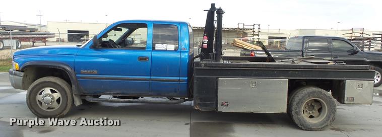 image for item J5725 2001 Dodge Ram 2500 Laramie SLT Quad Cab flatbed pickup truck