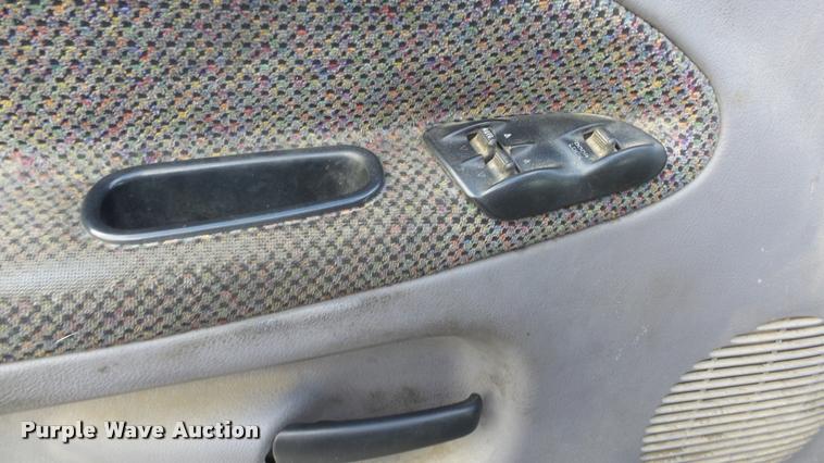 image for item J5725 2001 Dodge Ram 2500 Laramie SLT Quad Cab flatbed pickup truck