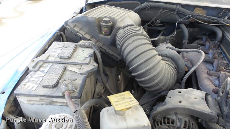 image for item J5725 2001 Dodge Ram 2500 Laramie SLT Quad Cab flatbed pickup truck