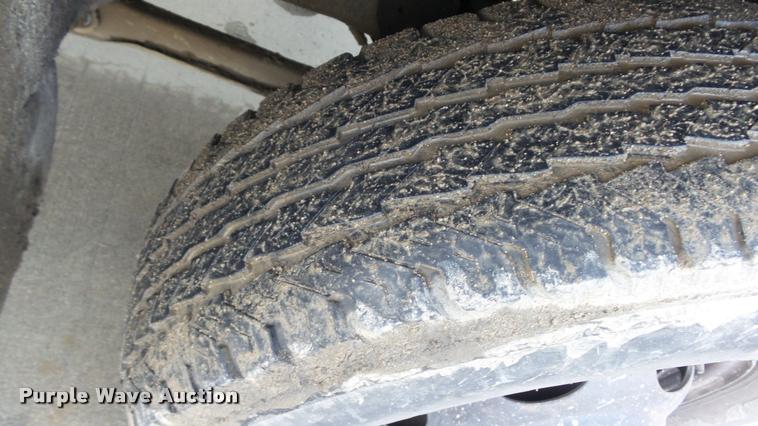 image for item J5725 2001 Dodge Ram 2500 Laramie SLT Quad Cab flatbed pickup truck