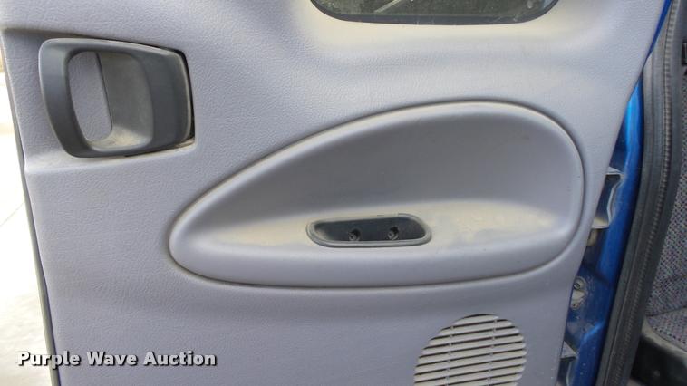 image for item J5725 2001 Dodge Ram 2500 Laramie SLT Quad Cab flatbed pickup truck