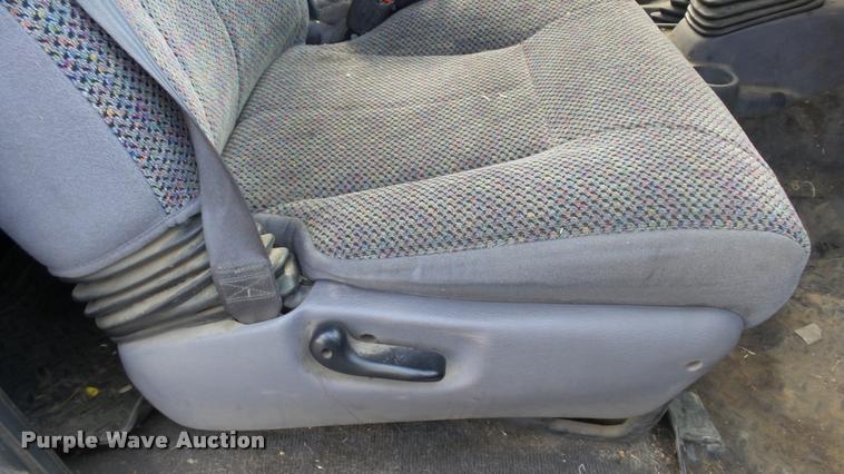 image for item J5725 2001 Dodge Ram 2500 Laramie SLT Quad Cab flatbed pickup truck