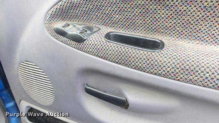 image for item J5725 2001 Dodge Ram 2500 Laramie SLT Quad Cab flatbed pickup truck