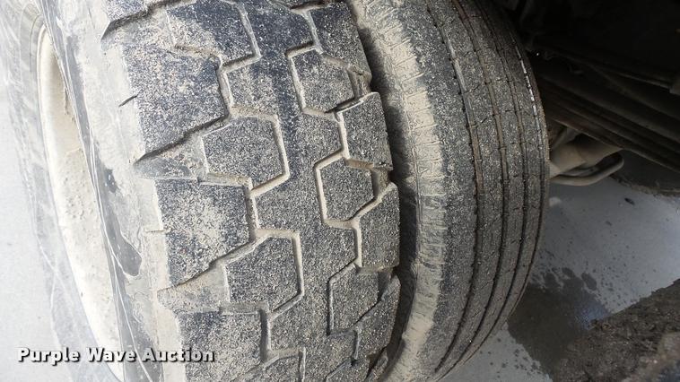 image for item J5725 2001 Dodge Ram 2500 Laramie SLT Quad Cab flatbed pickup truck