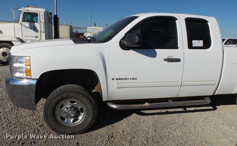 image for item K1040 2009 Chevrolet Silverado 2500HD Ext. Cab pickup truck