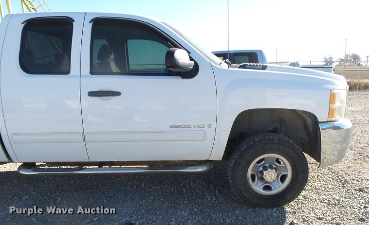 image for item K1040 2009 Chevrolet Silverado 2500HD Ext. Cab pickup truck