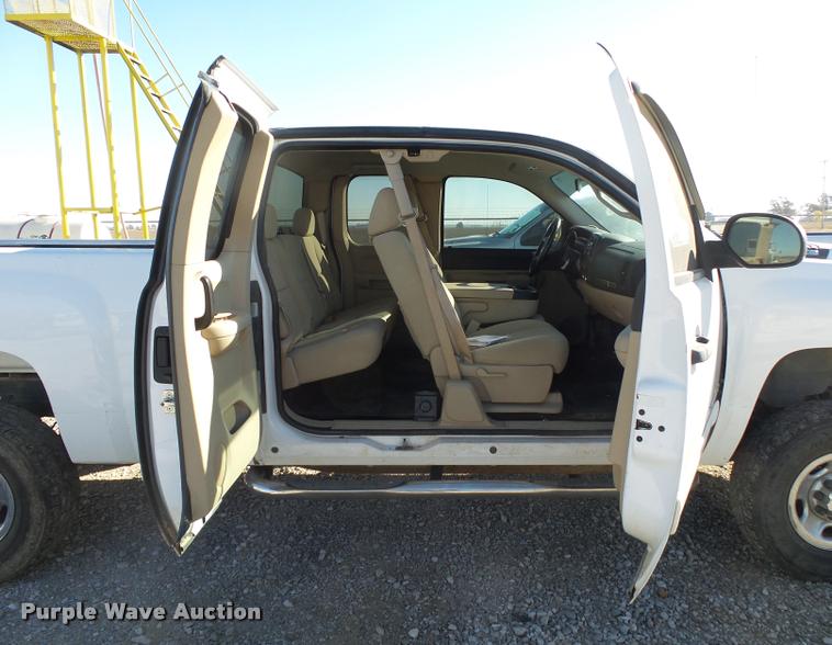 image for item K1040 2009 Chevrolet Silverado 2500HD Ext. Cab pickup truck