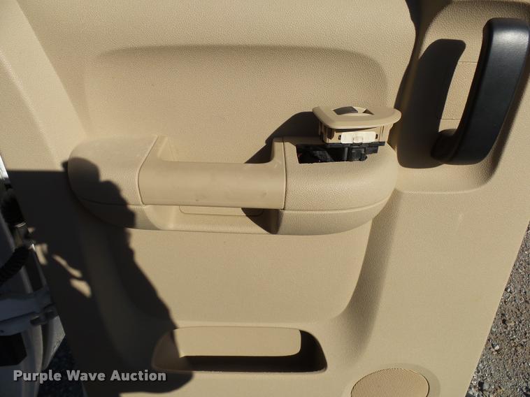 image for item K1040 2009 Chevrolet Silverado 2500HD Ext. Cab pickup truck