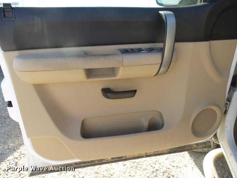 image for item K1040 2009 Chevrolet Silverado 2500HD Ext. Cab pickup truck